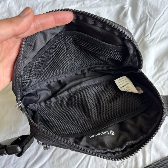 Lululemon Everywhere Belt Bag 1L in Black - Picture 4 of 7
